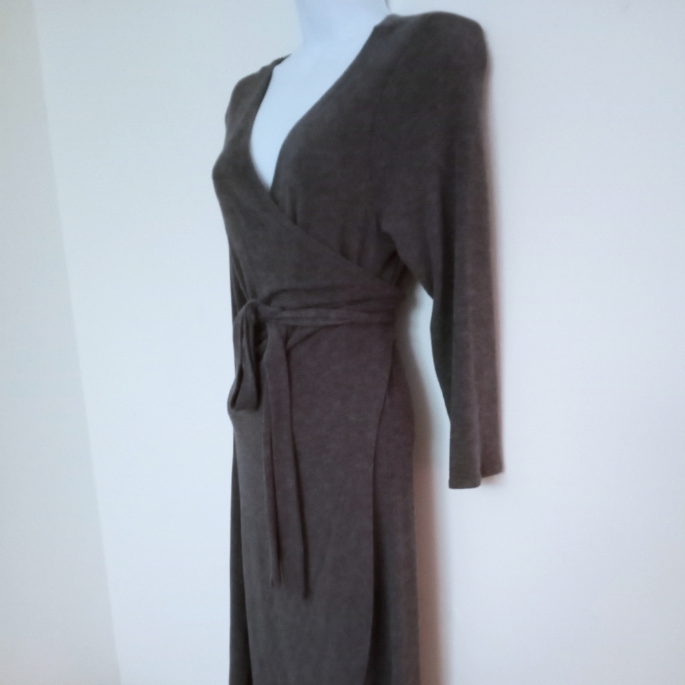 NWT🎁 FREE GIFT IS INCLUDED 🎁 Wrap Dress V- Neck, High Split, Midi - Picture 7 of 13